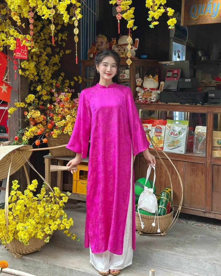 Khám phá gái xinh áo dài mỏng, phong cách nhẹ nhàng và cuốn hút