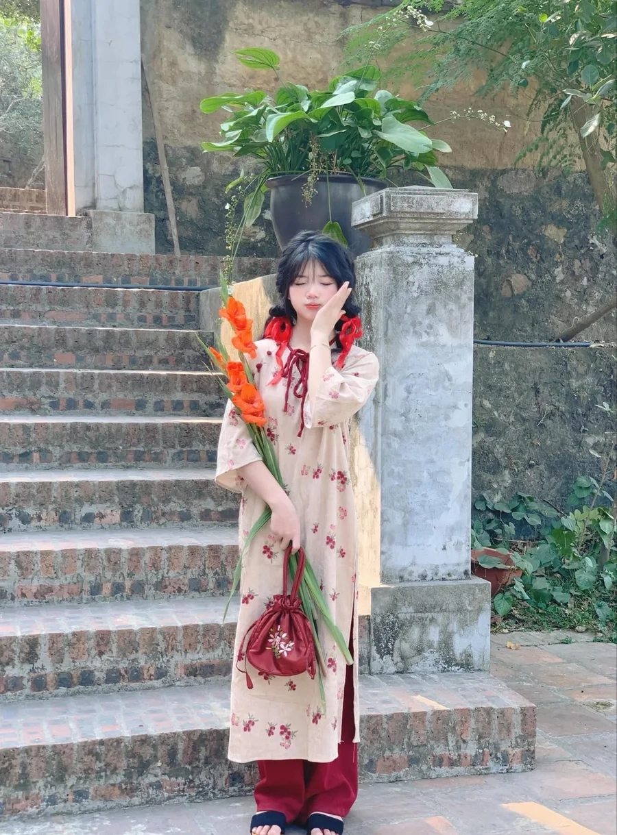 Thưởng thức áo dài cách tân nữ tay phồng, nét đẹp trẻ trung