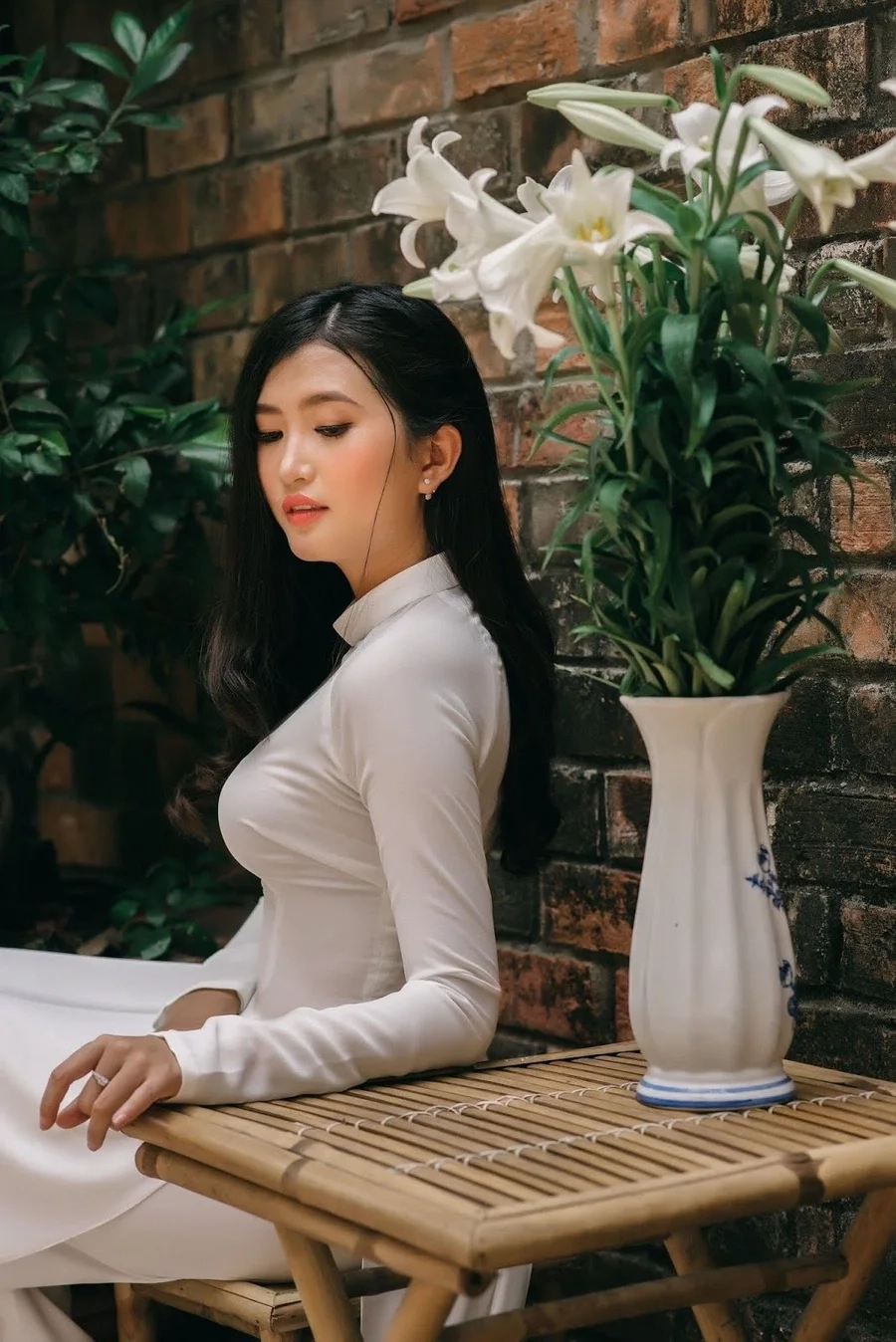 Khám phá áo dài trắng cổ tròn, nét đẹp thanh lịch và duyên dáng