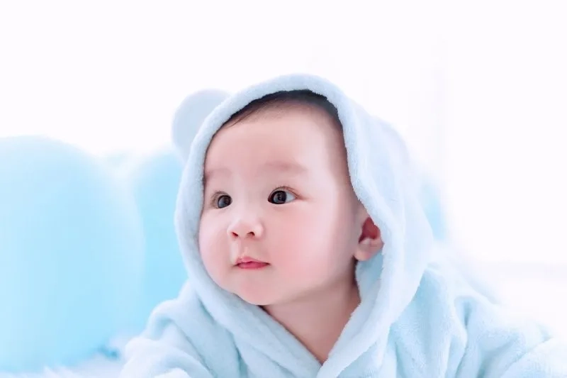 Khám phá ảnh bé gai dễ thương làm tan chảy trái tim