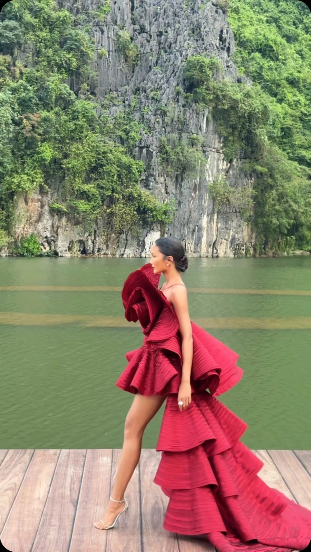 Gia đình Hoa Hậu H'Hen Niê 6 anh em bố mẹ Y'Krin Êban H'Ngơn Niê 