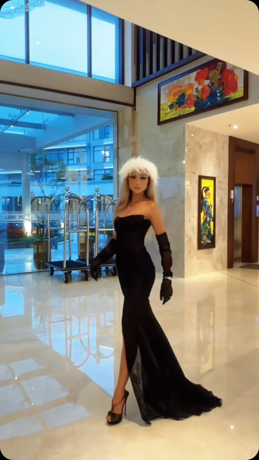 Hoa Hậu H'Hen Niê làm từ thiện xây 11 thư viện hỗ trợ giáo dục 