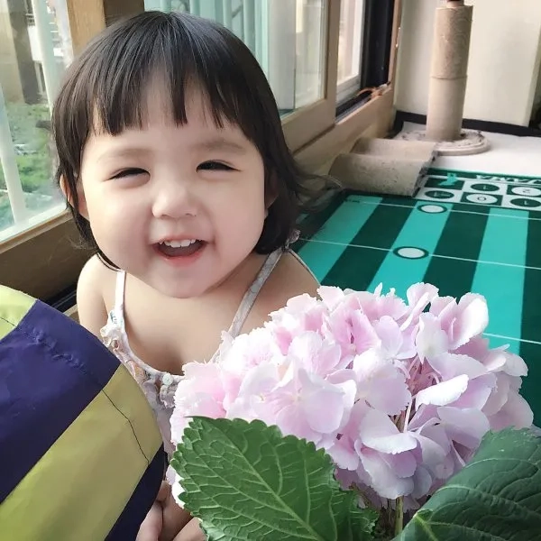 Tuyển chọn ảnh bé gái dễ thương khiến bạn mỉm cười