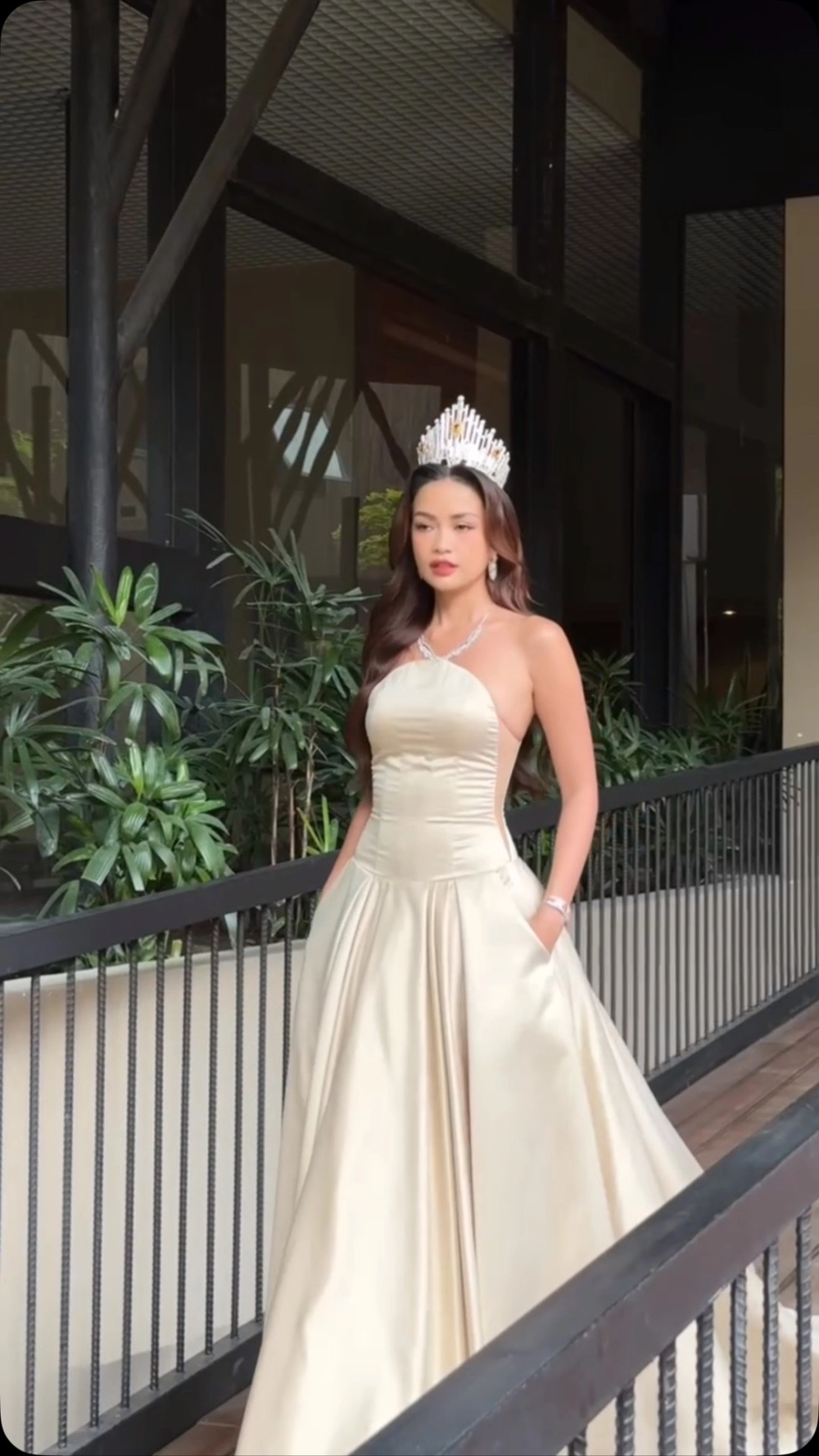 Bụng Hoa Hậu Ngọc Châu săn chắc nhờ tập luyện giành Best Body 2022 