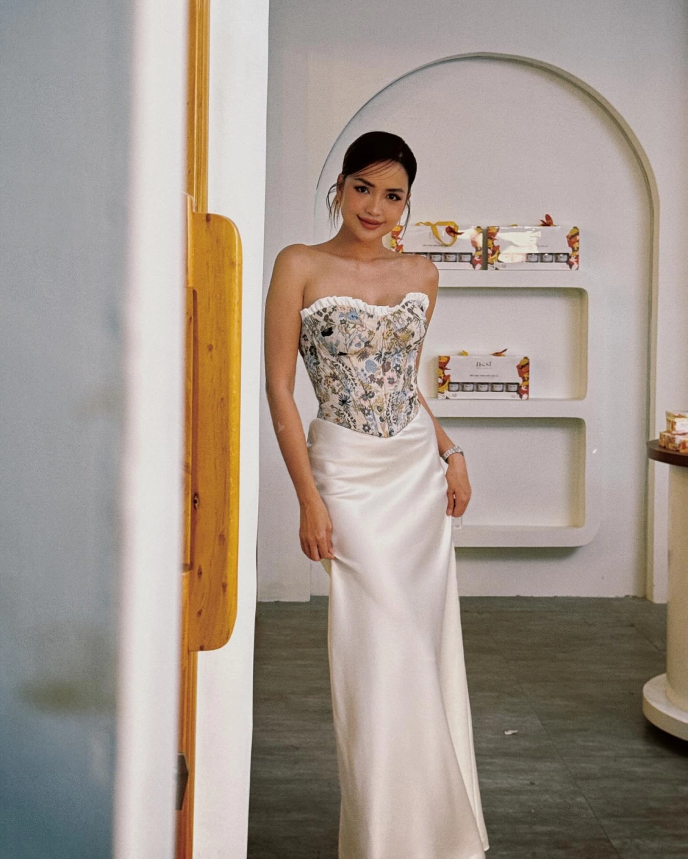 Hoa Hậu Ngọc Châu cao bao nhiêu 1m74 số đo 81-63-92.5cm năm 2022 