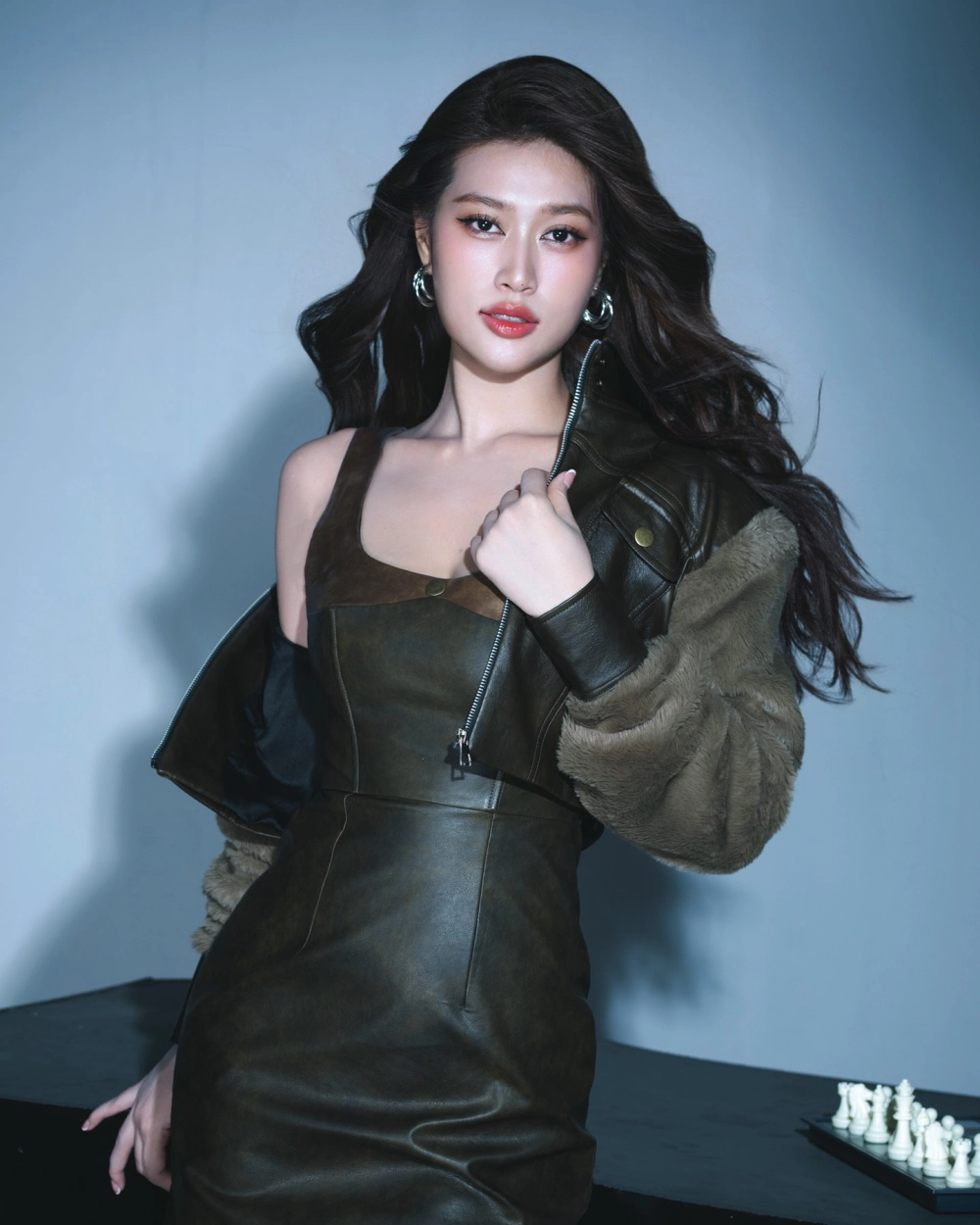 Hoa hâu Thiên Ân gây ấn tượng với nhan sắc và bài thuyết trình