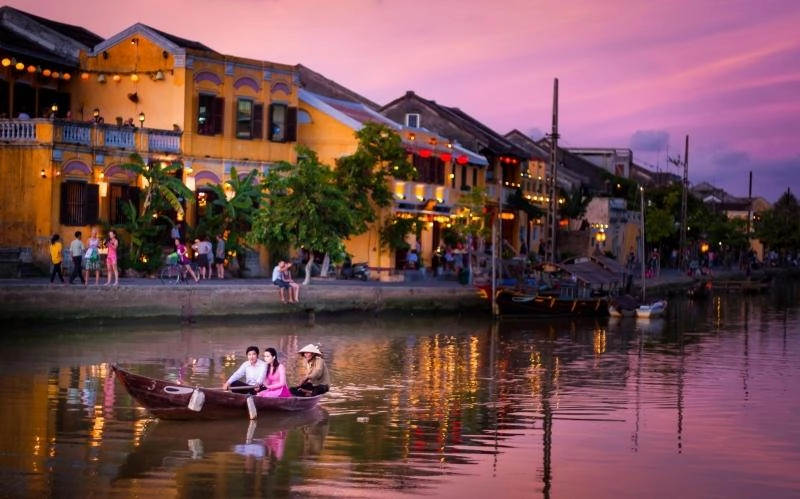 Hội An chiều không em lặng lẽ bên dòng sông Hoài thương nhớ