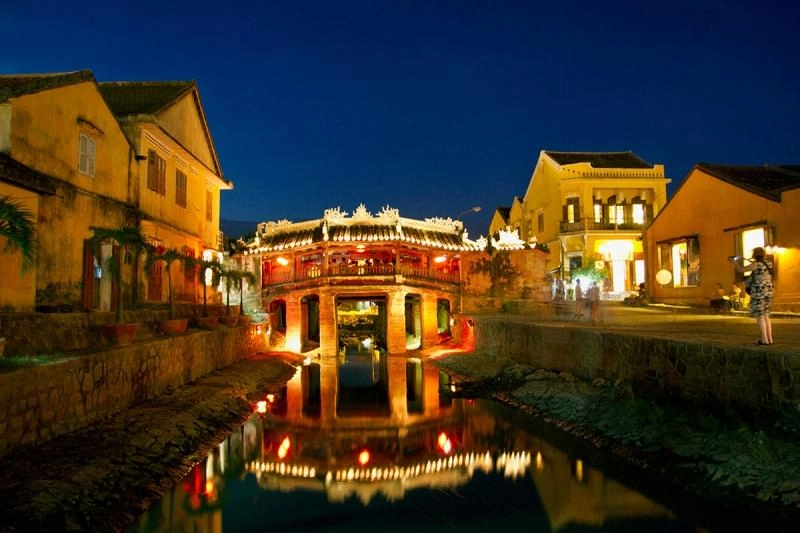 Chùa Cầu ở Hội An vắt mình qua thế kỷ dịu dàng