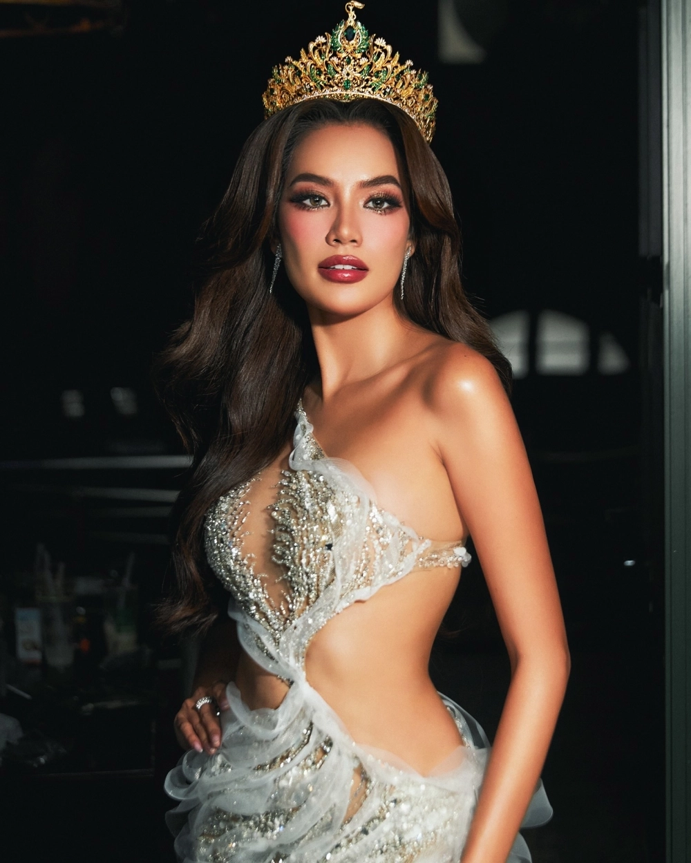 Ngắm các cô gái xinh đẹp mặc bikini tỏa sáng dưới nắng hè