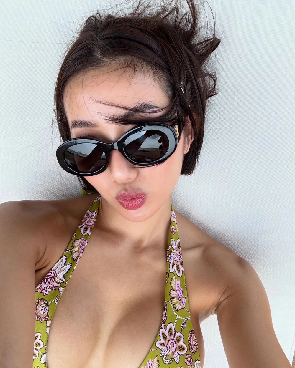 Tải hình nền gái mặc bikini đẹp mắt cho điện thoại ngay