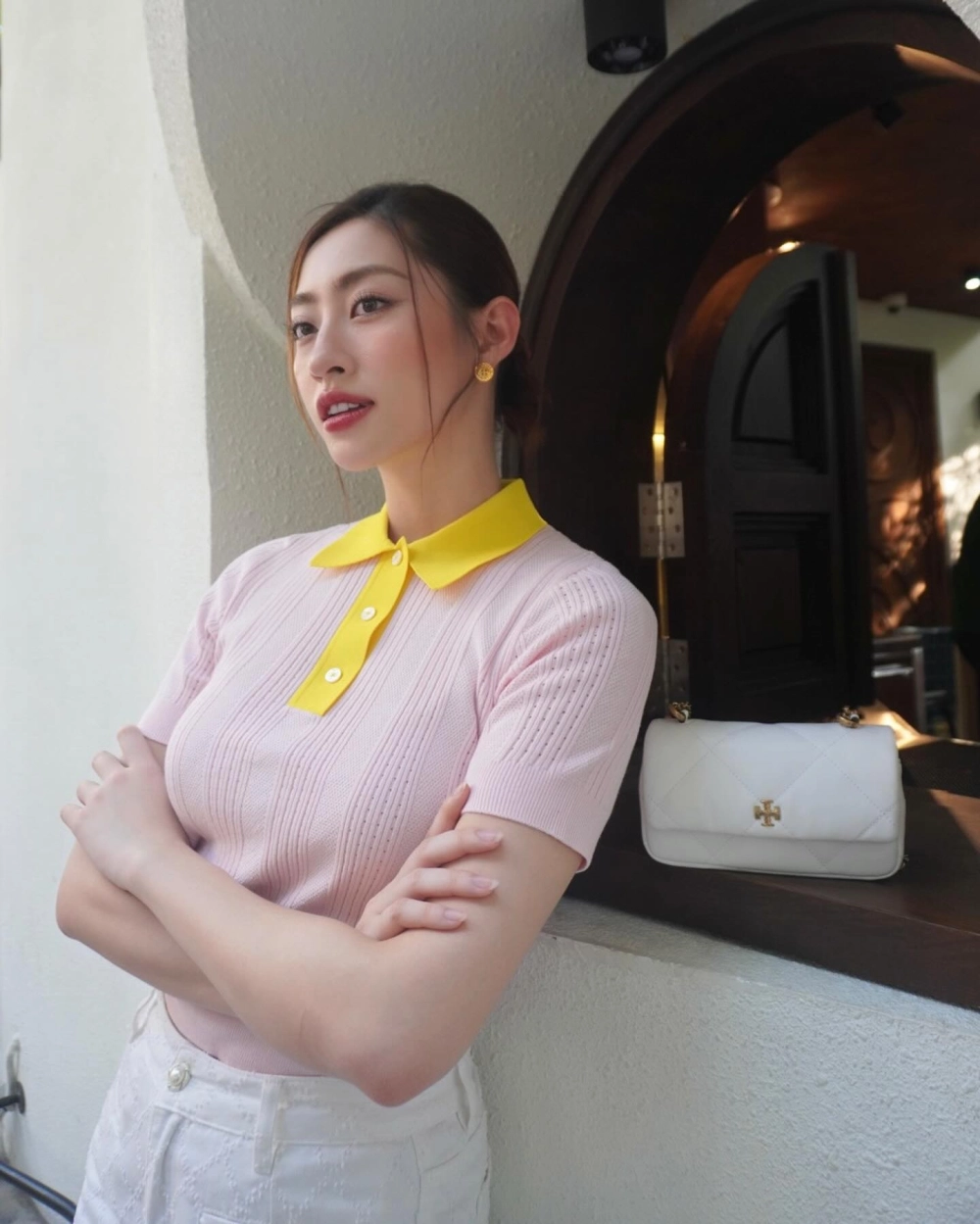 Ánh mắt hạnh phúc khi Lương Thùy Linh đăng quang rạng ngời