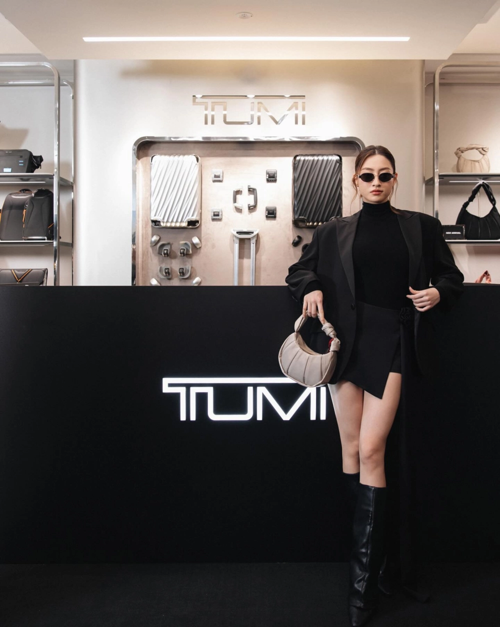 Thần thái quốc tế của Hoa hậu Lương Thùy Linh Miss World