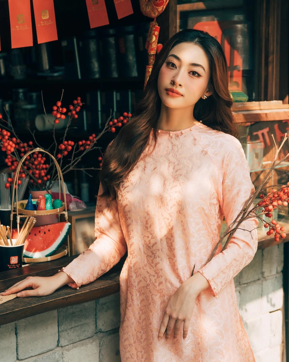 Ngắm cô gái xinh, nụ cười rạng rỡ và phong cách cuốn hút