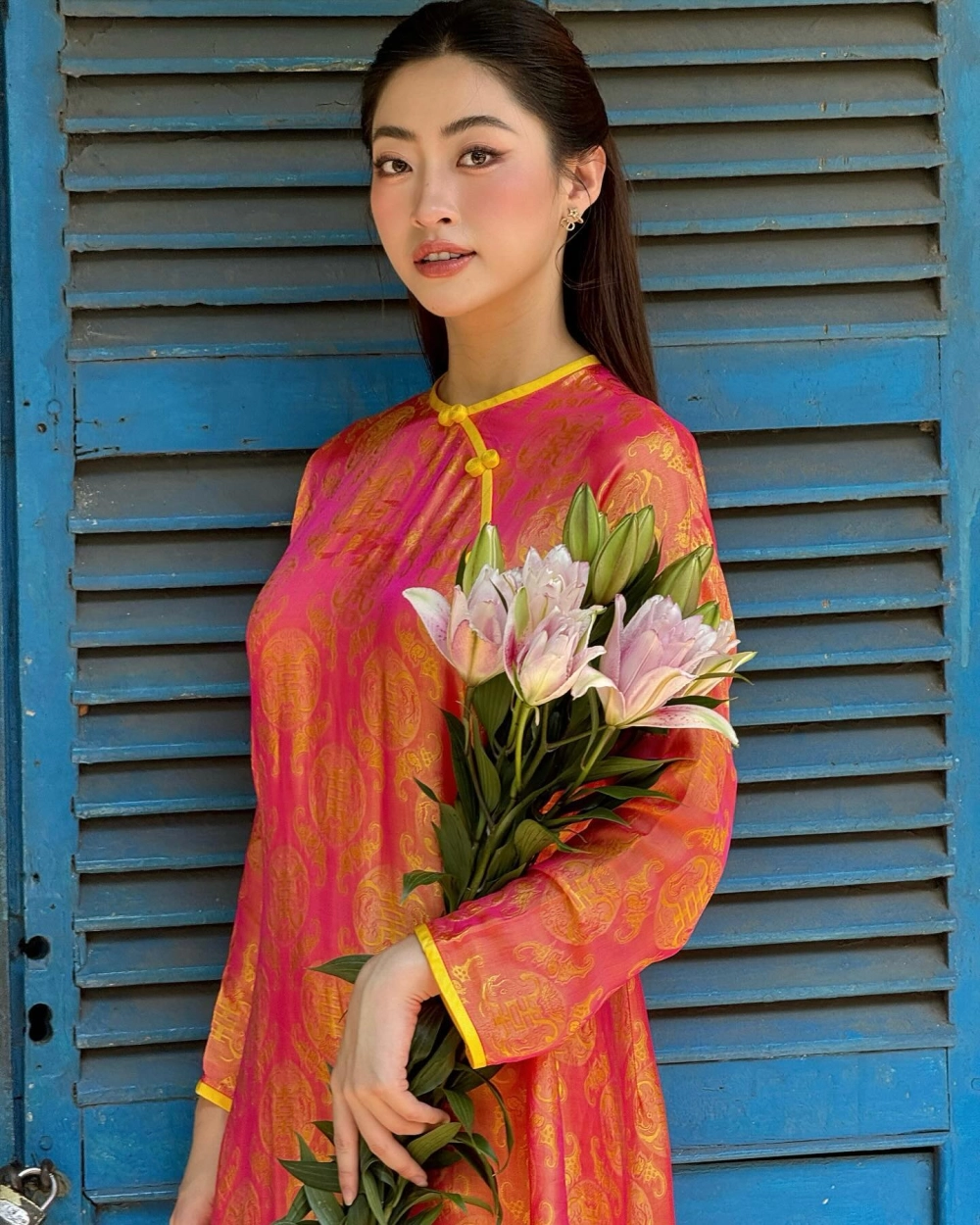 Hình ảnh xúc động lúc Lương Thùy Linh đăng quang hoa hậu trên sân khấu