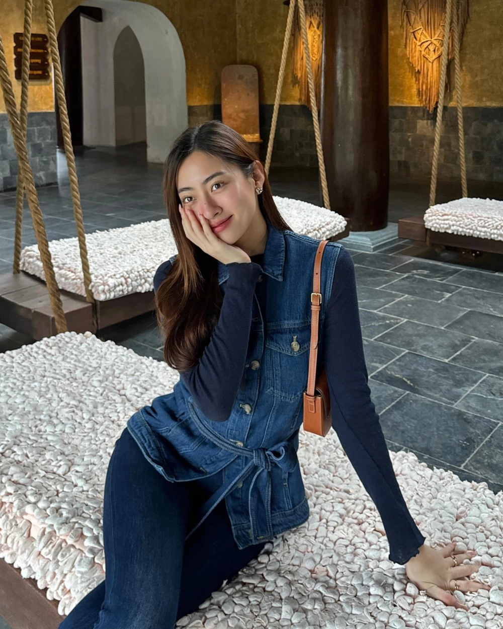 Thần thái chuyên nghiệp của người mẫu Thùy Linh trong từng bức ảnh