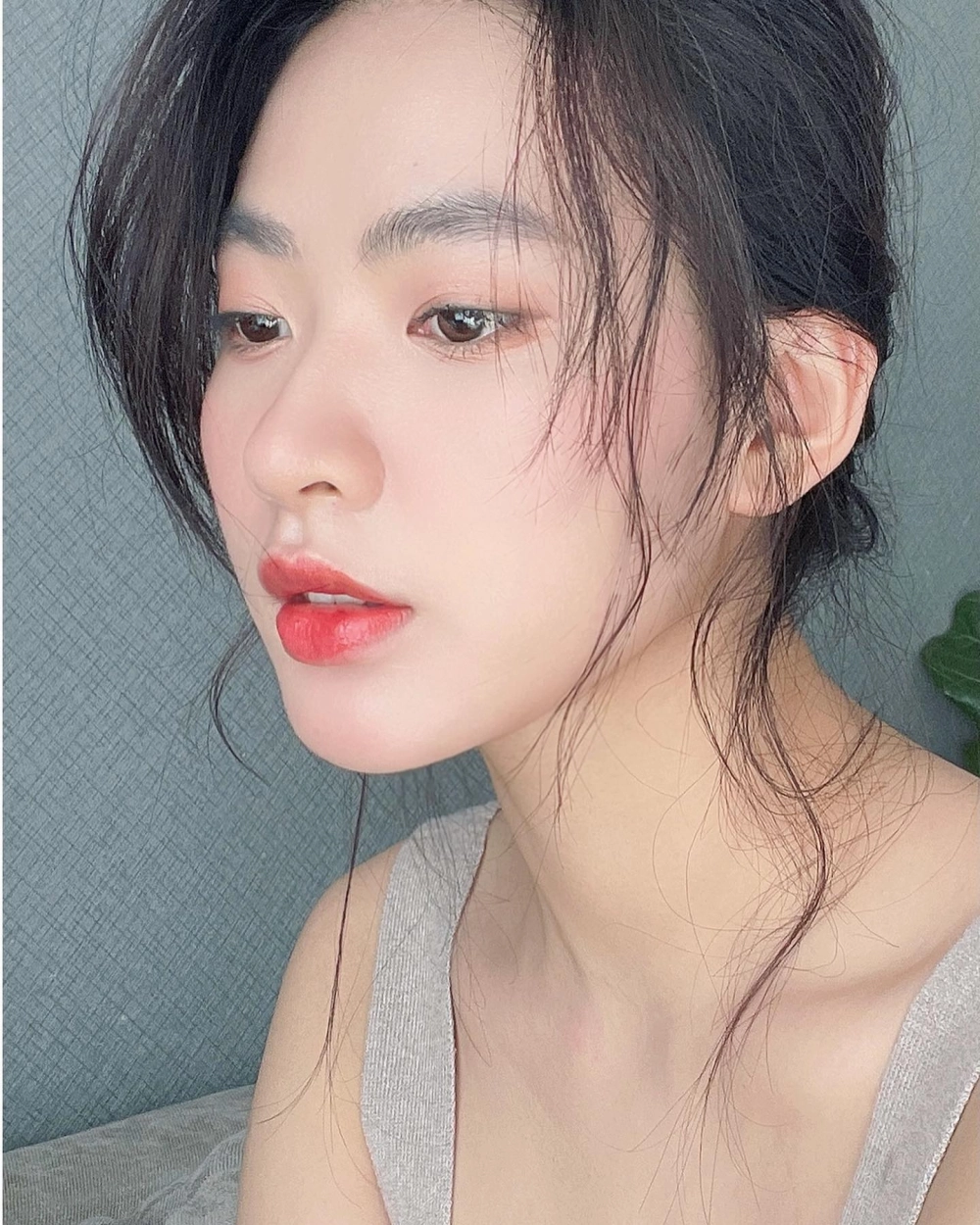 Ảnh gái cute với nụ cười rạng rỡ và phong cách dễ thương