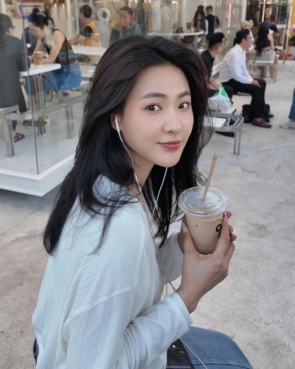 Hình bé gái cute với nụ cười hồn nhiên làm bão mạng xã hội