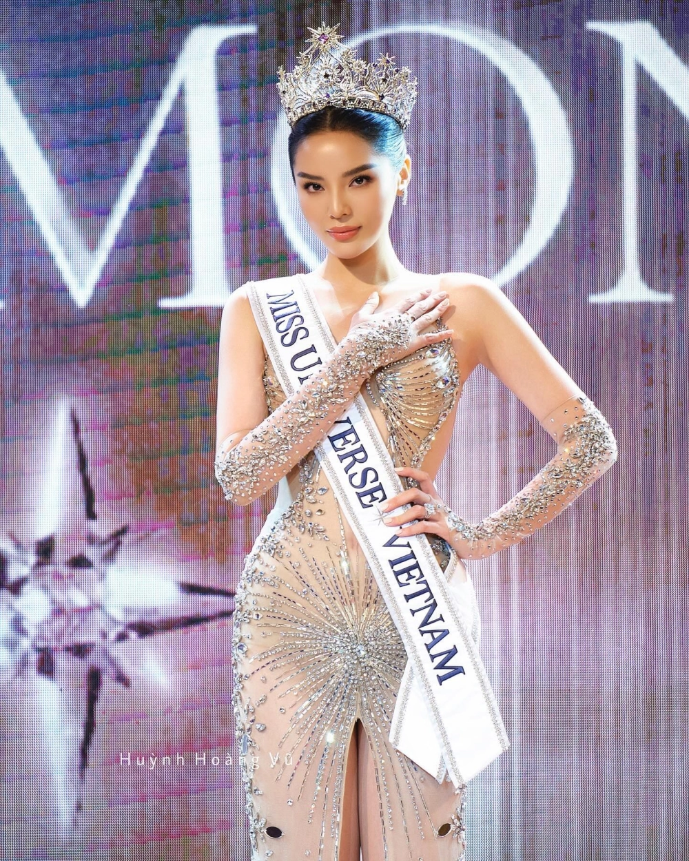 Vẻ ngoài nổi bật của hoa hâu Kỳ Duyên khiến fan mê mẩn