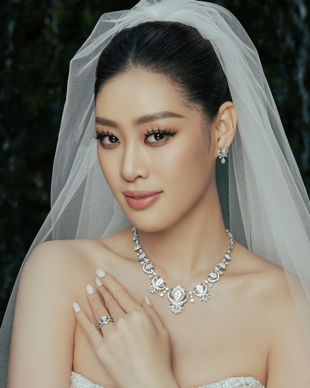 Đầm dạ hội Khánh Vân màu cam cúp ngực Miss Universe 2020 nổi bật 