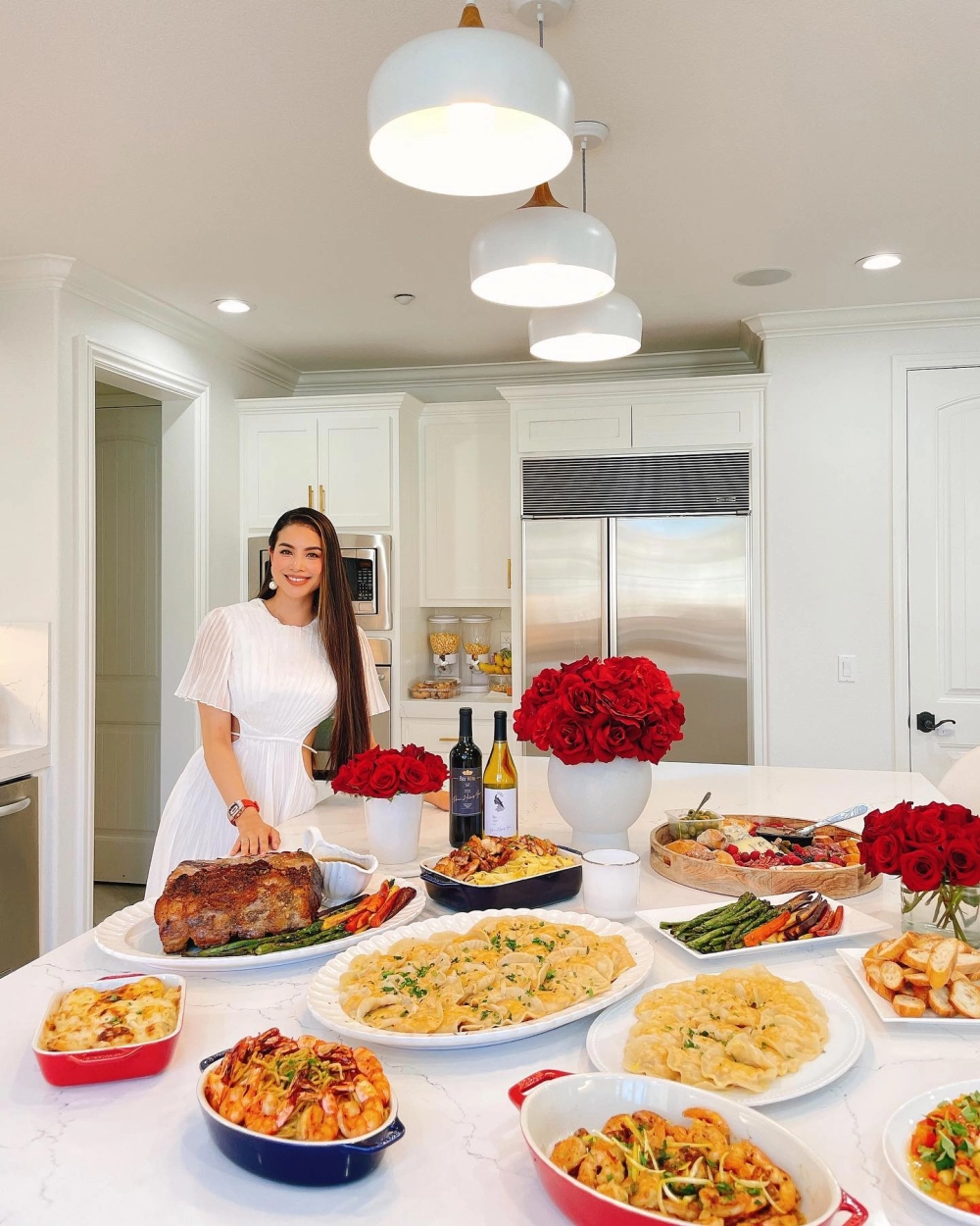 Phạm Hương thi Hoa hậu Hoàn vũ Thế giới gây ấn tượng mạnh