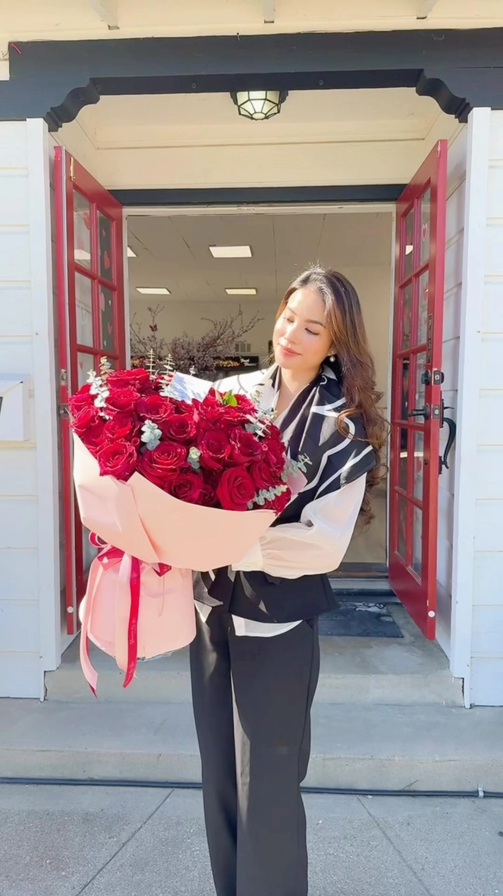 Phong cách năng động của Huong Pham tại sự kiện quốc tế