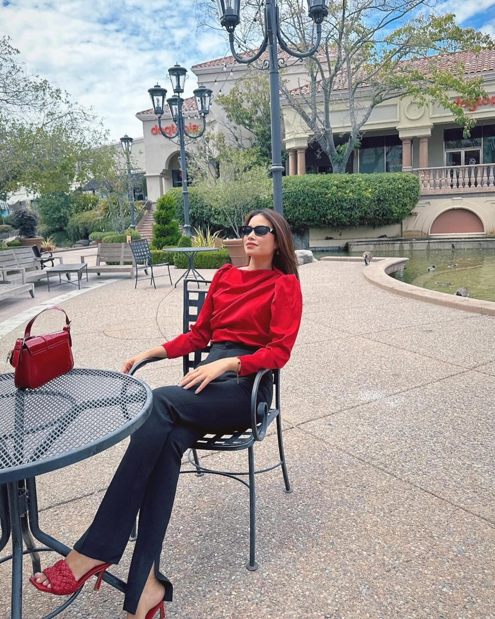 Hình ảnh Phạm Hương đăng quang xúc động và đầy cảm xúc