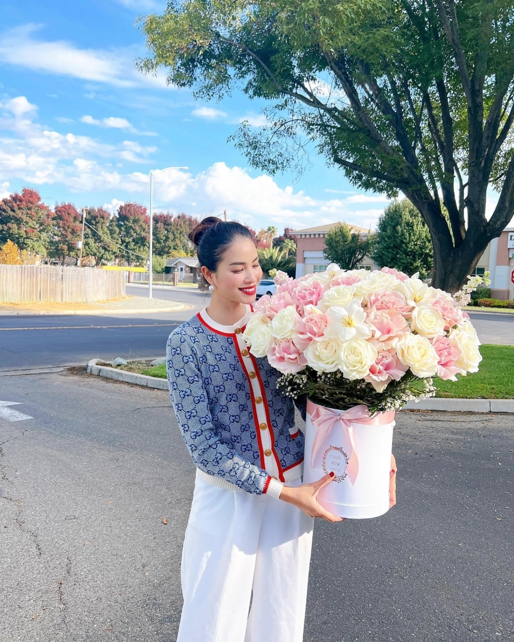 Hương Phạm dịu dàng trong khoảnh khắc đời thường