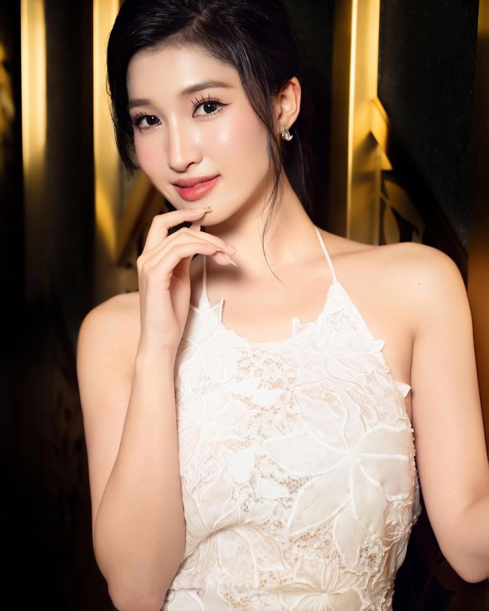 Ngắm nụ cười gái xinh, phong cách tươi trẻ và đáng yêu