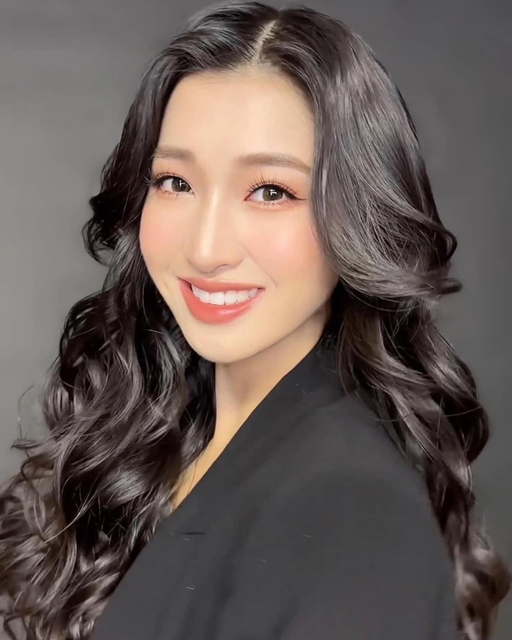 Thưởng thức gái xinh cười cute, nét đẹp ngọt ngào và tươi trẻ