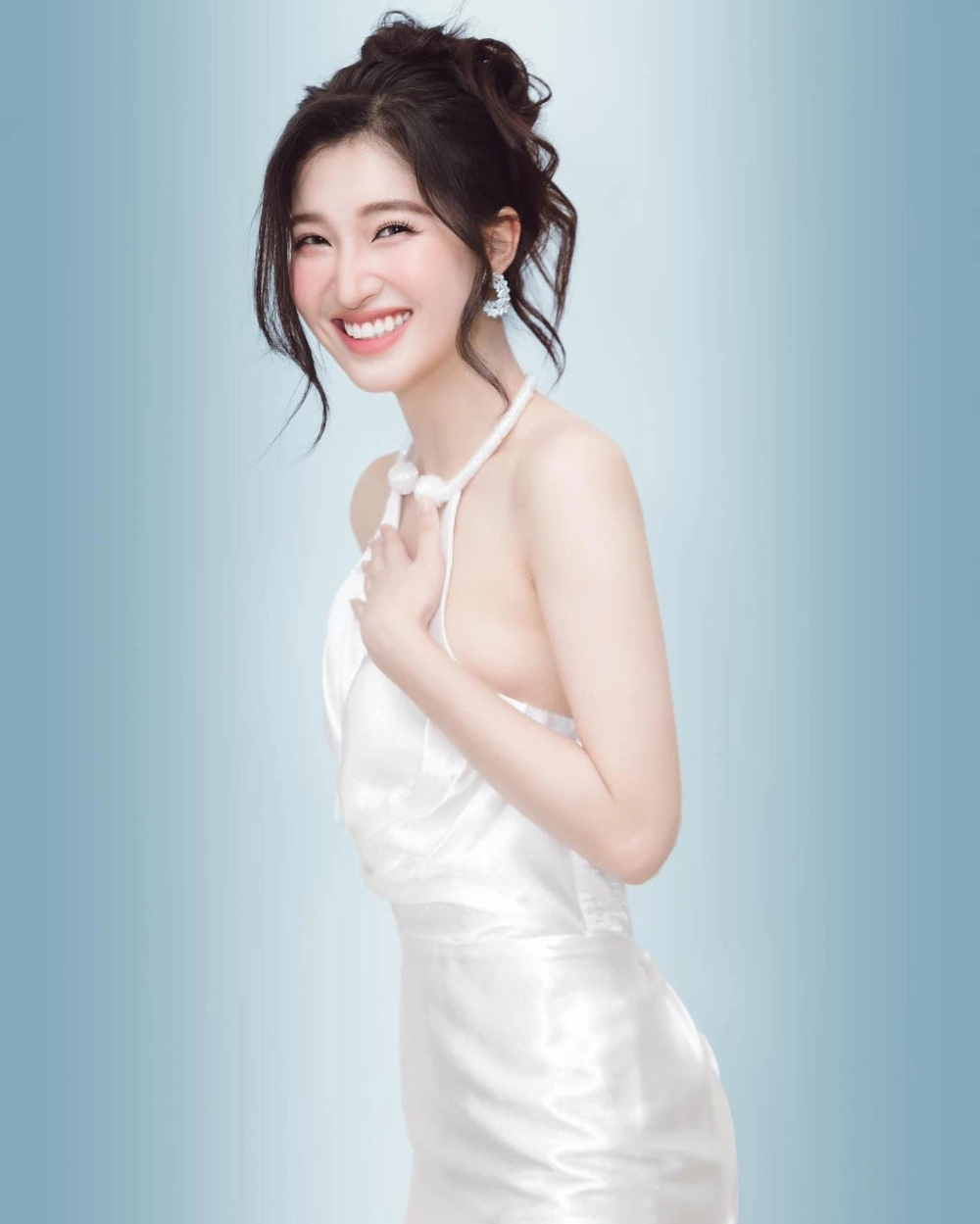 Chiêm ngưỡng hình gái xinh cười, nụ cười rạng rỡ và cuốn hút