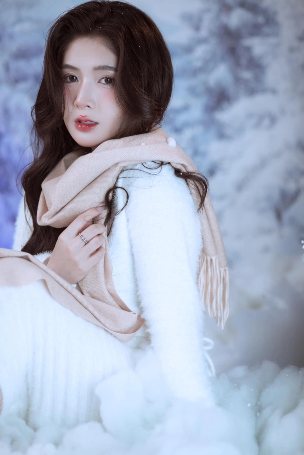 Ảnh Quỳnh Alee xinh đẹp áo dài trắng thướt tha viral 