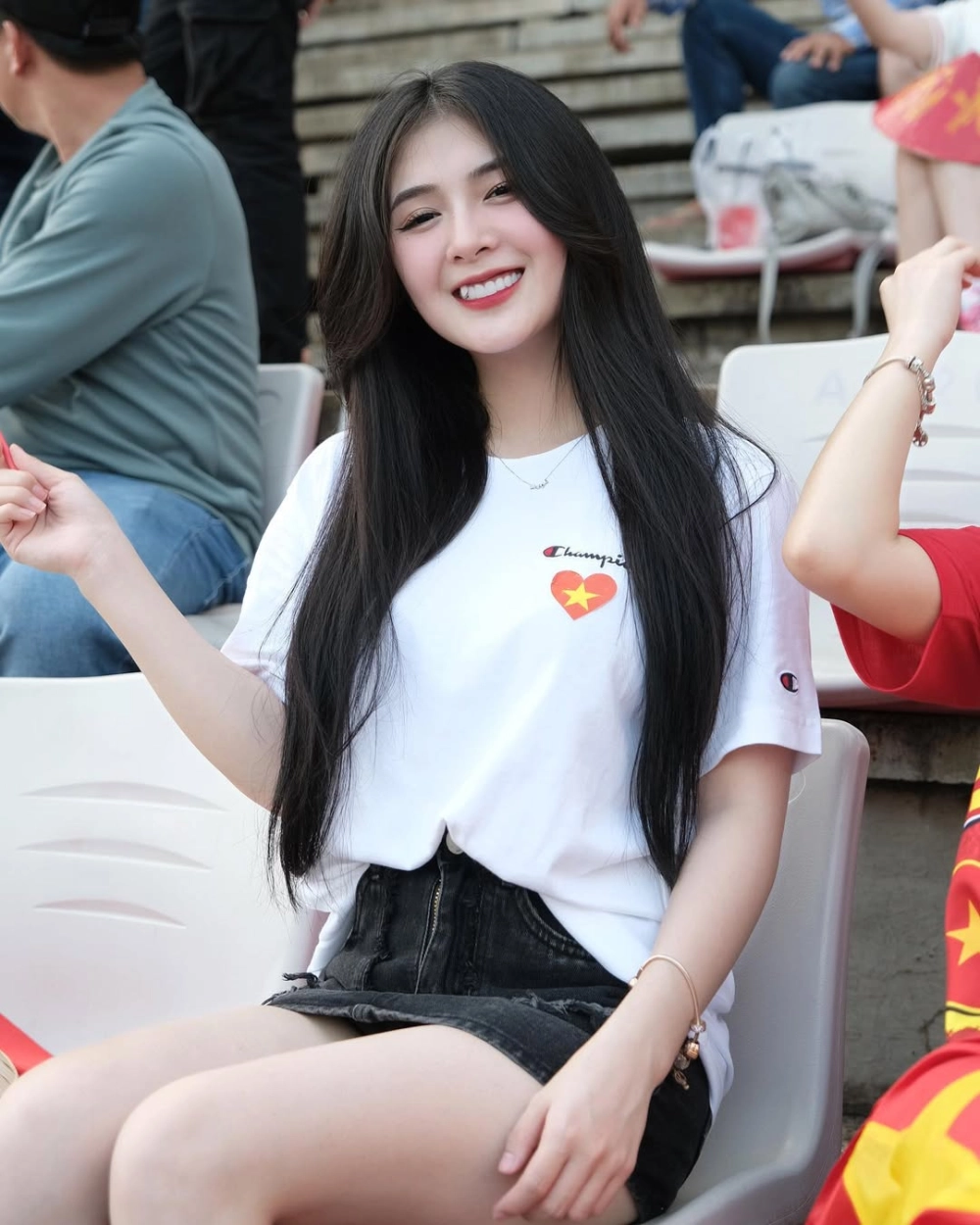 Quỳnh Alee tiếp rượu tin đồn đi bar bị bóc phốt sai sự thật 