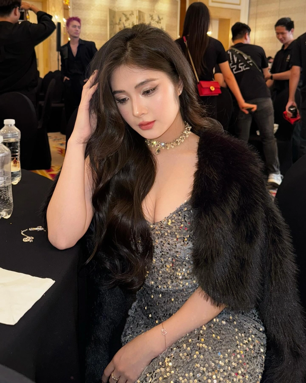 Ngoại hình Quỳnh Alee xinh đẹp 1m65 da trắng mắt to 