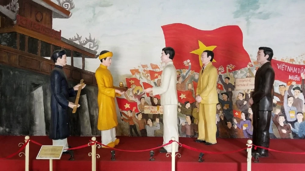Tự hào nhớ mãi Huế tháng Tám hào hùng