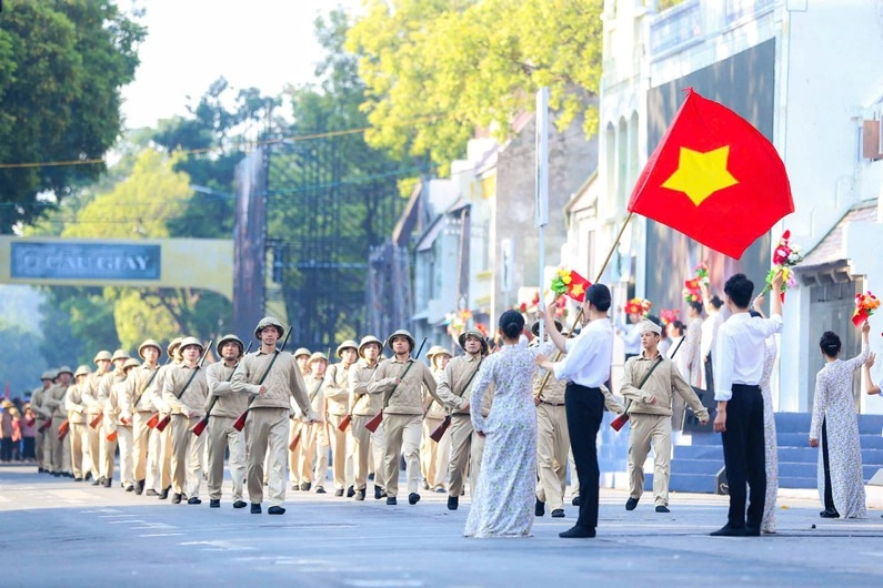 Bài thơ về ngày giải phóng thủ đô ghi dấu Thủ đô ngày giải phóng