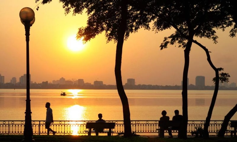 Ngả nghiêng sắc nắng Hoàng hôn Hồ Tây mùa thu