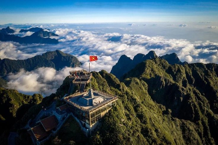 Cột cờ Lũng Cú là cảm hứng cho bài thơ về tổ quốc thiêng liêng