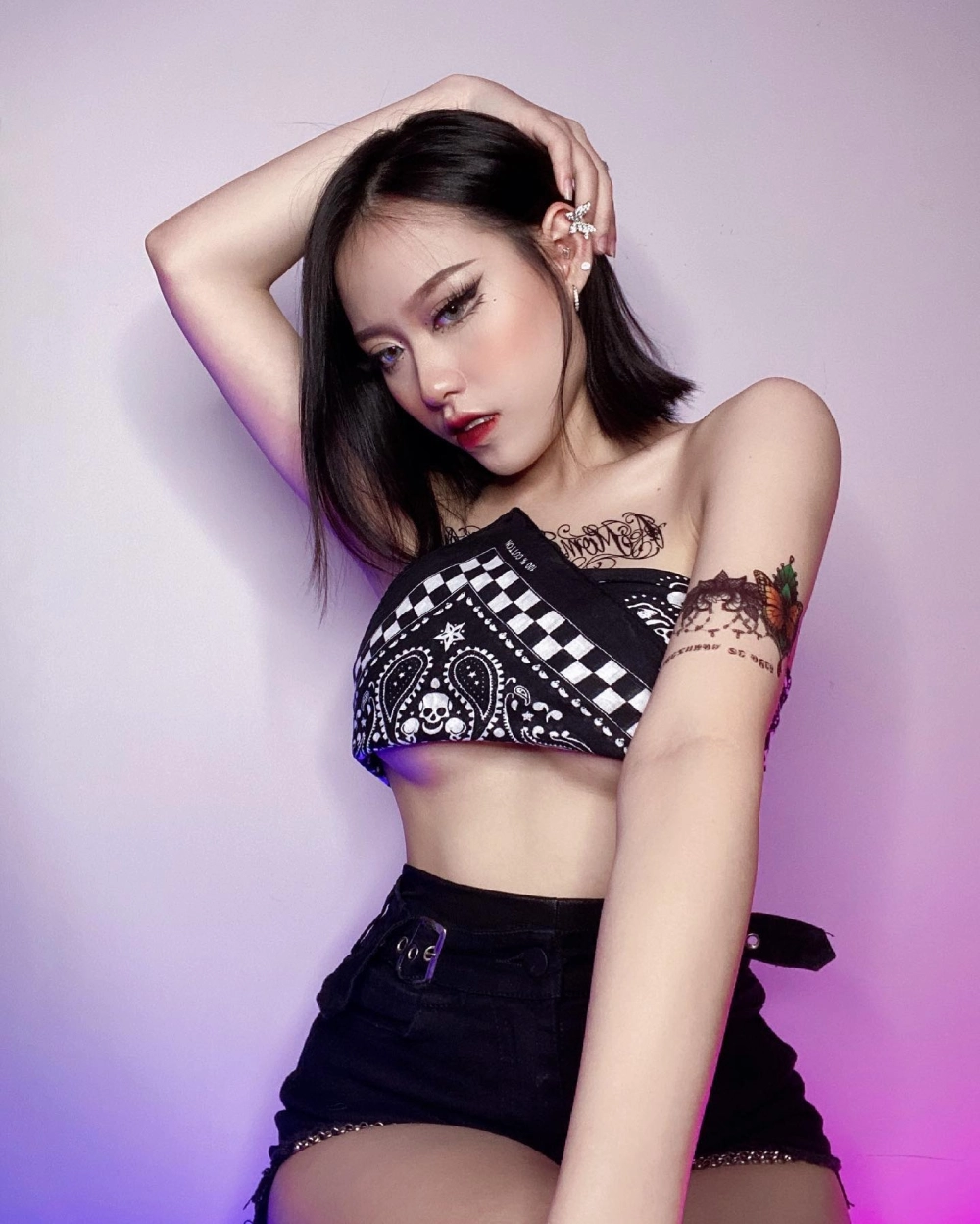 Thưởng thức gái xinh Việt Nam phong cách street style, trendy và hiện đại