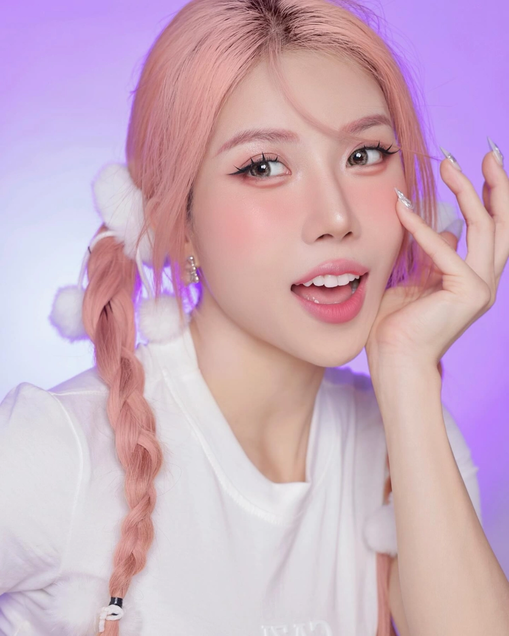 Avatar cute con gái với biểu cảm đáng yêu và tóc ngắn
