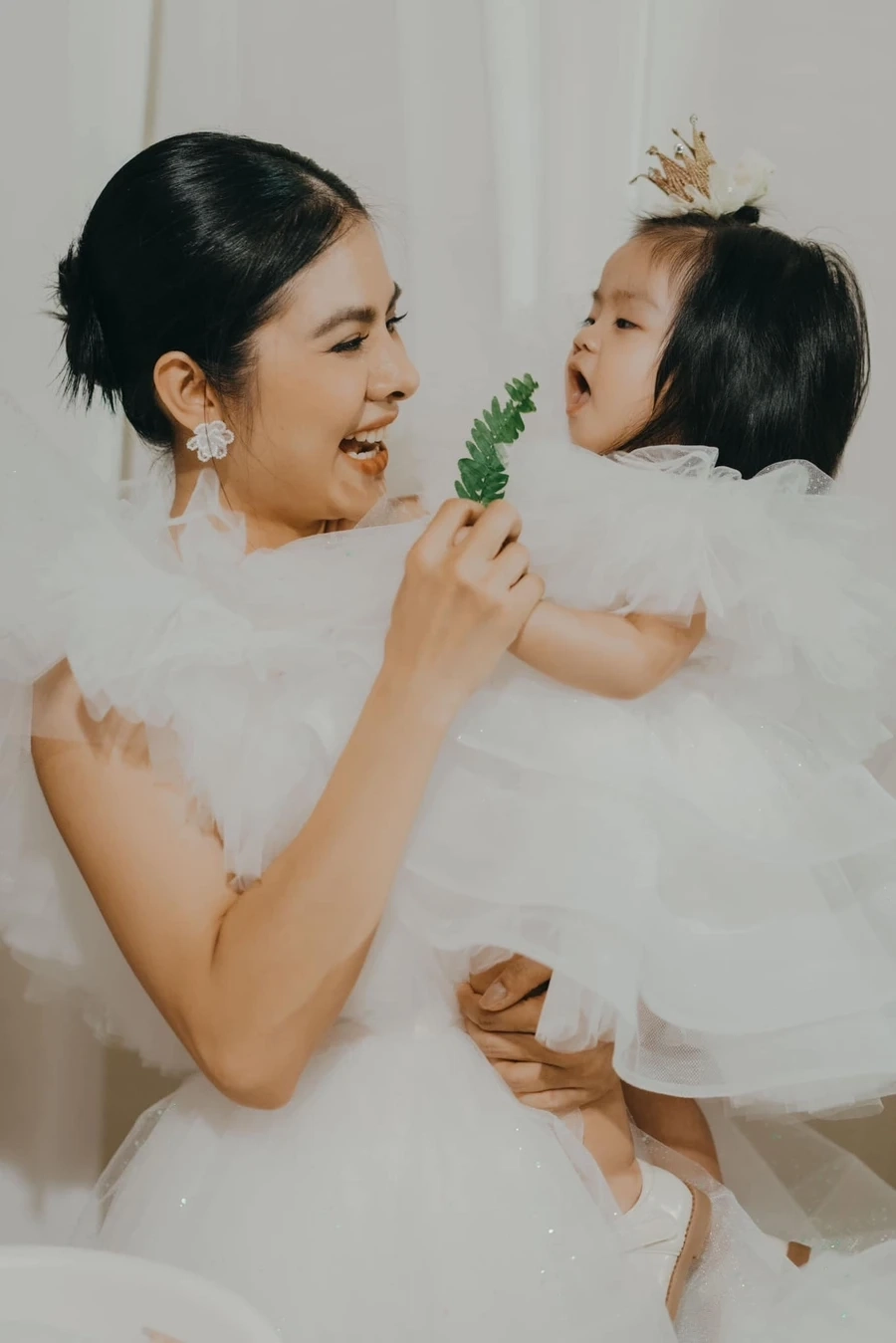 Vân Trang bao nhiêu tuổi Cô 35 tuổi viên mãn bên gia đình