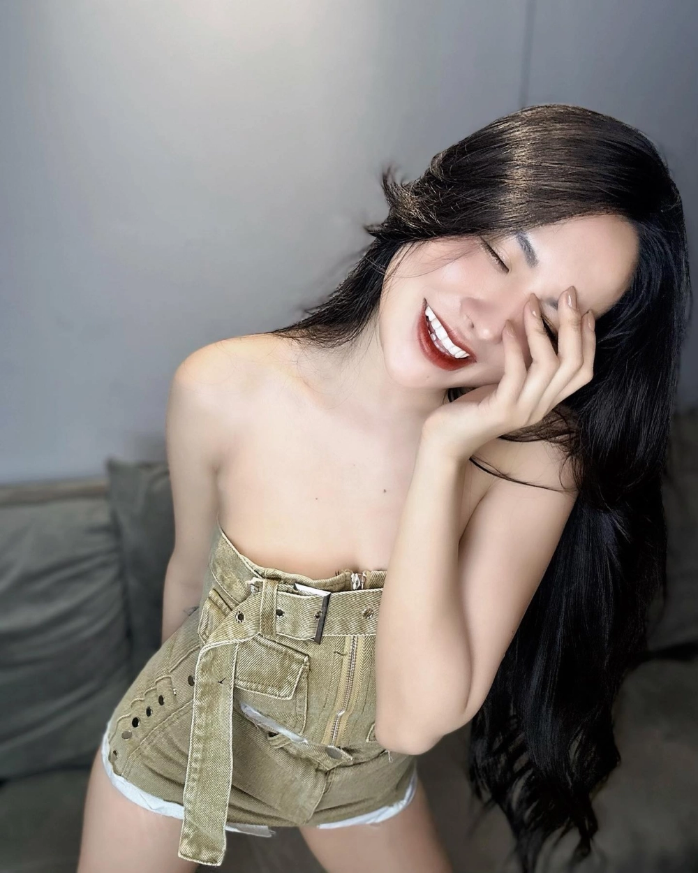 Viên Vibi sinh năm 1995 ngày 4/4 cung Bạch Dương 