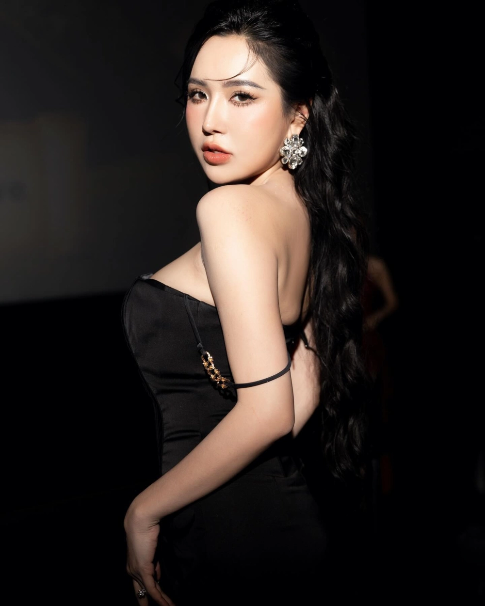 Viên Vibi live bigo hình ảnh nông nổi thời trẻ bị đào lại 