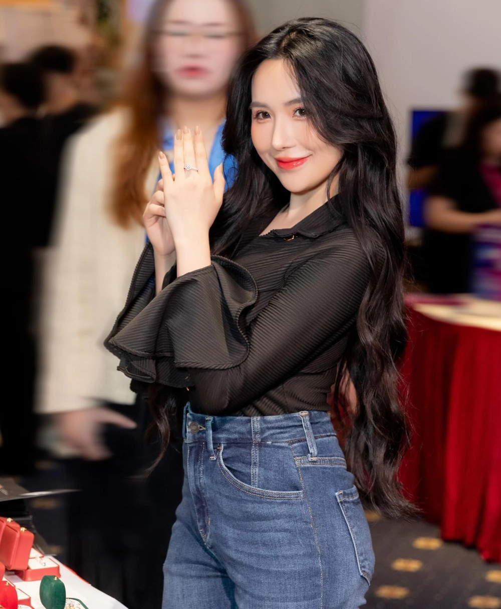 Viên Vibi trên bigo từng livestream kiếm tiền thời trẻ 