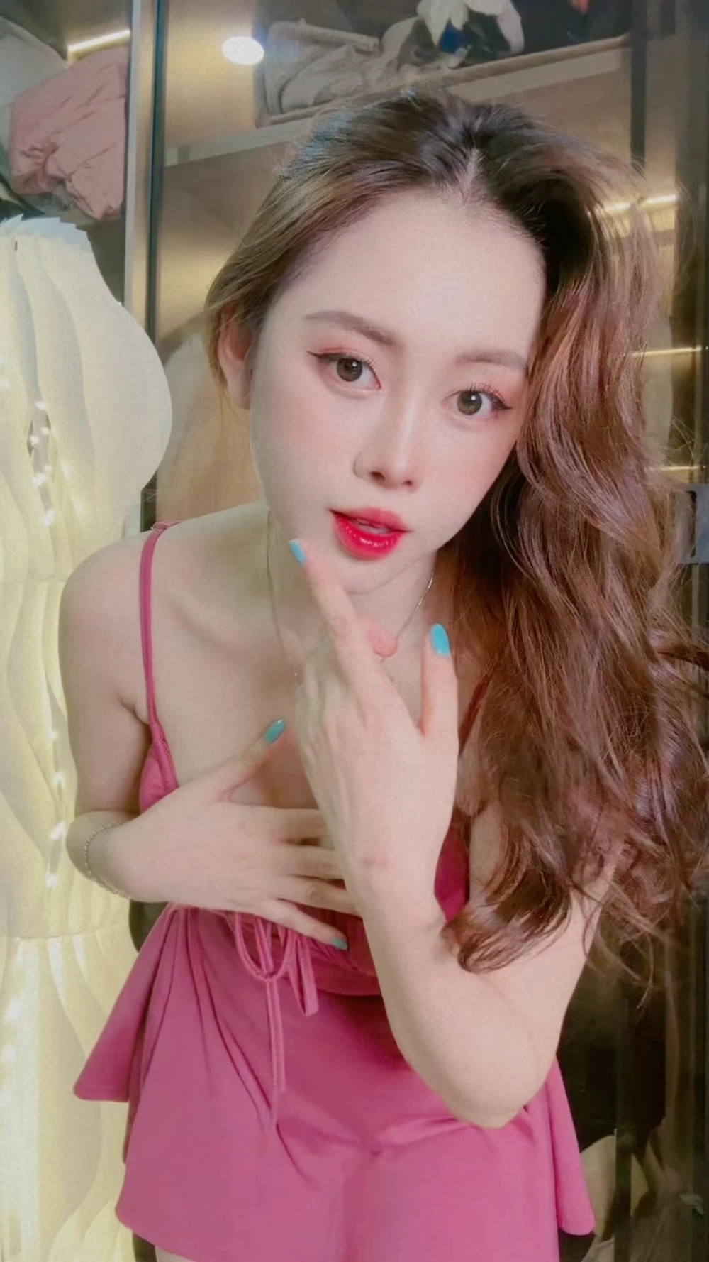 Việt Phương Thoa búp bê không có thông tin phẫu thuật giống búp bê 