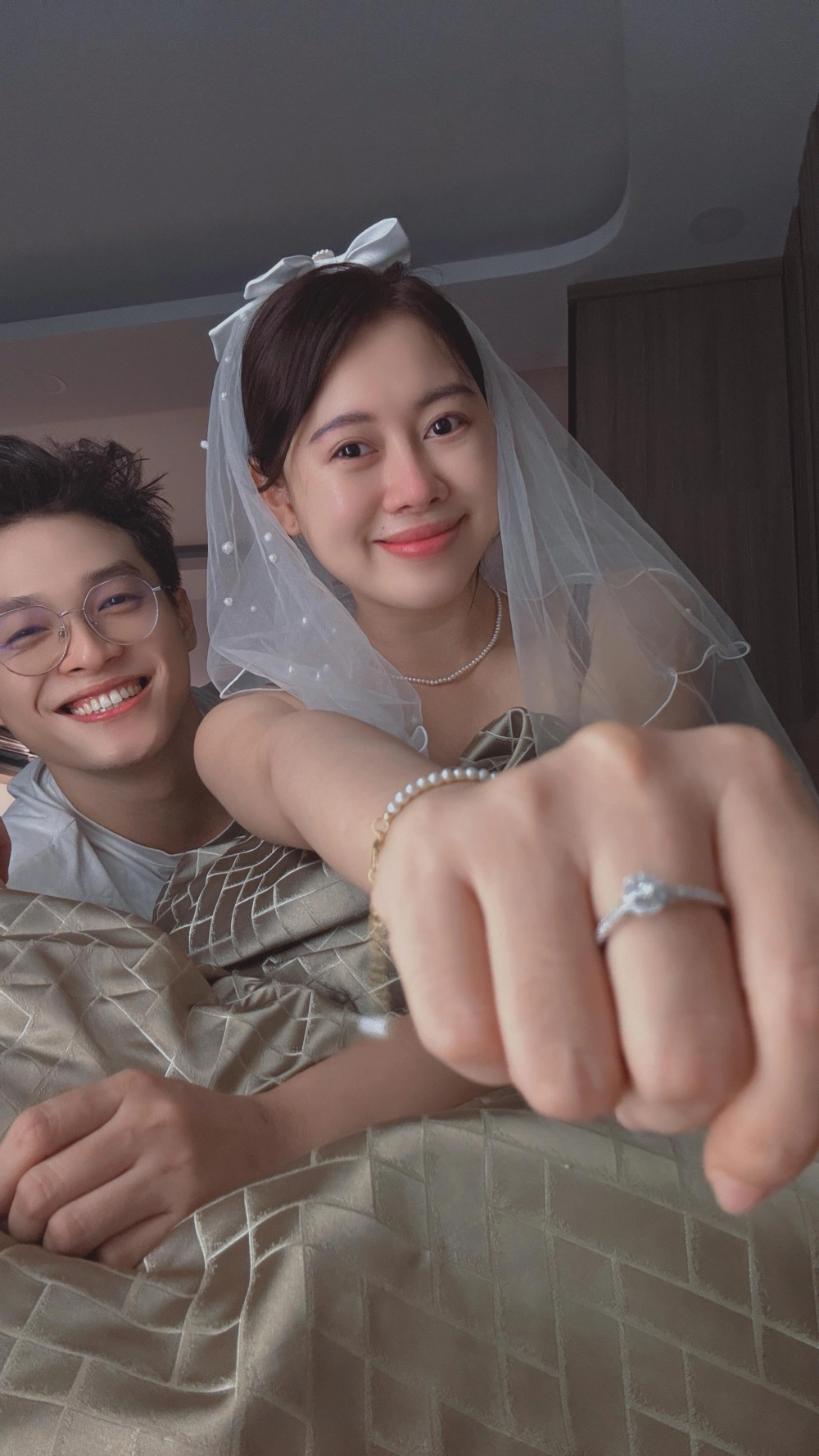 Quá khứ Việt Phương Thoa làm nhiều nghề trả nợ gia đình 