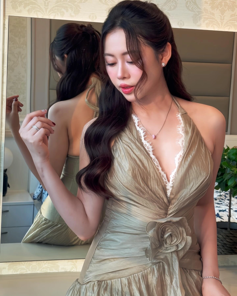 Tiểu sử Việt Phương Thoa tiktoker sinh 1998 TP. Hồ Chí Minh 