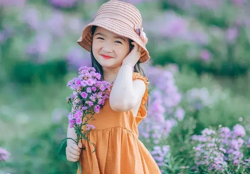 Một vài ảnh bé gái xấu nhưng đầy biểu cảm đáng yêu