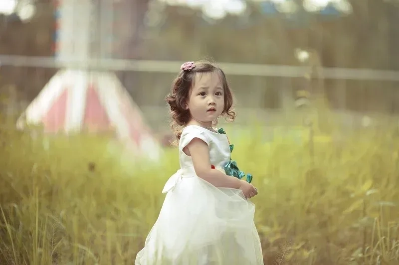 Khám phá hình ảnh bé gái đáng yêu nổi bật