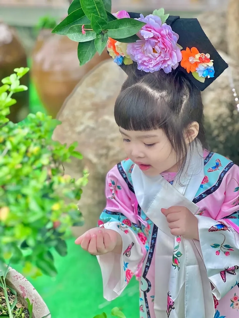 Chụp ảnh bé gái siêu dễ thương và tự nhiên