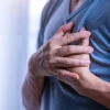 Bị ép tim khó thở nên làm gì? Hướng dẫn xử lý khẩn cấp